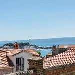 Luxury Silvana With Beautiful Garden Гостевой дом 3*