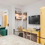 Luxury Silvana With Beautiful Garden Гостевой дом 3*