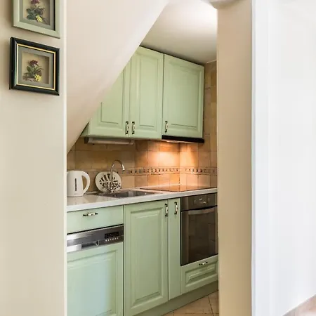 Luxury Silvana With Beautiful Garden Гостьовий будинок Спліт