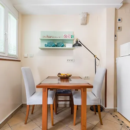 Luxury Silvana With Beautiful Garden Casa de hóspedes 3*